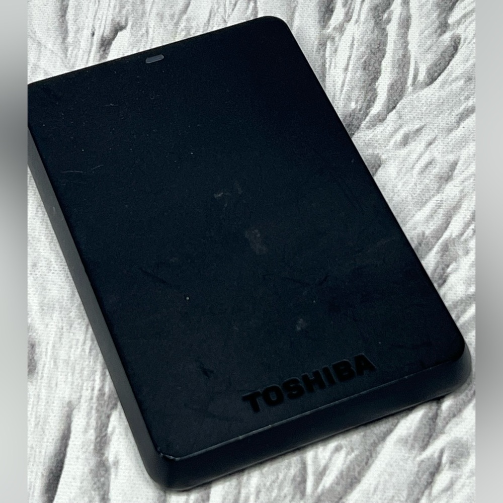 Toshiba External Hard Drive v63700-A HDTB105XK3AA 500 GB NO cable TESTED